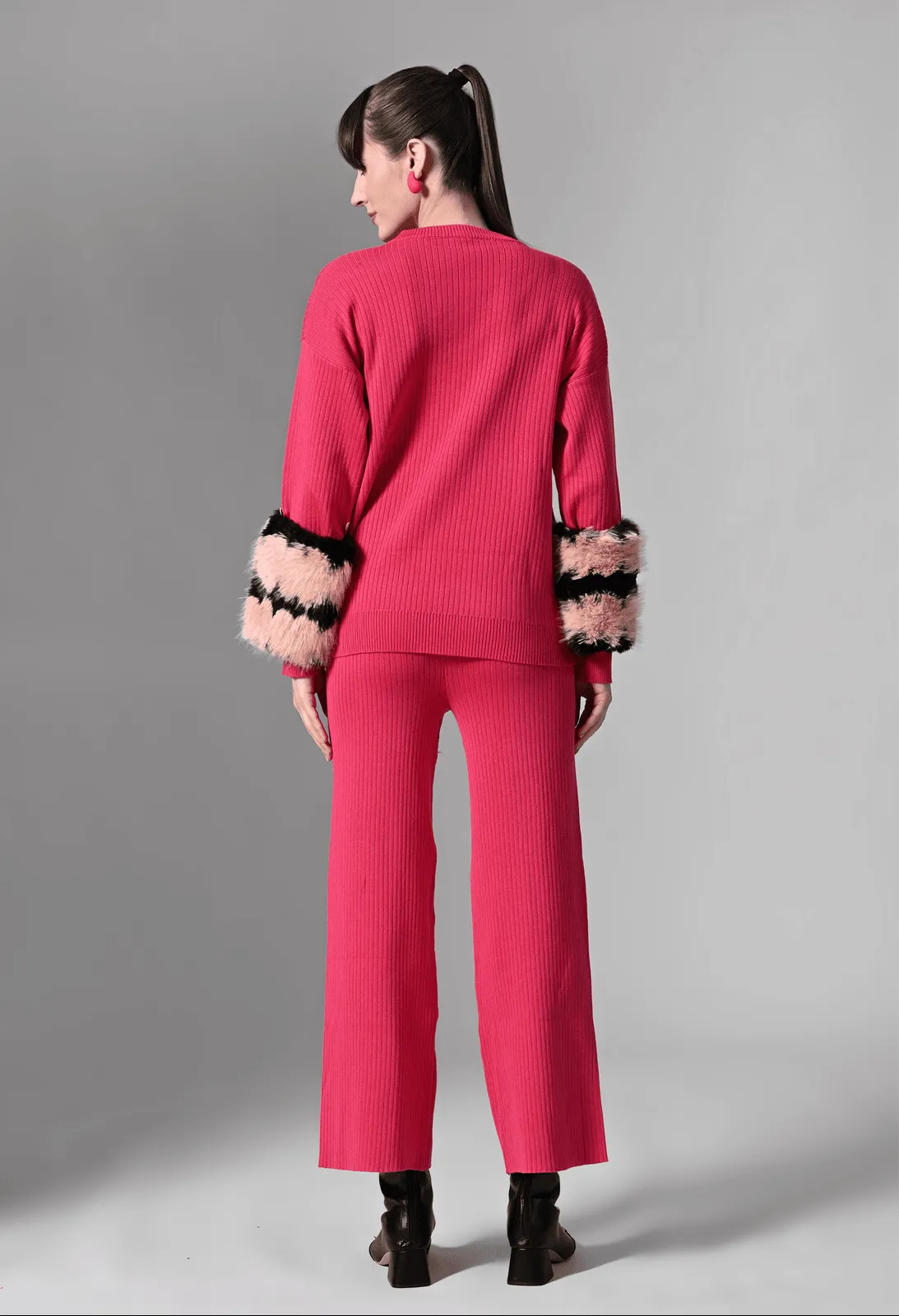 Pankh Luxe Zaar Wool Set With Detachable Fur Sleeve