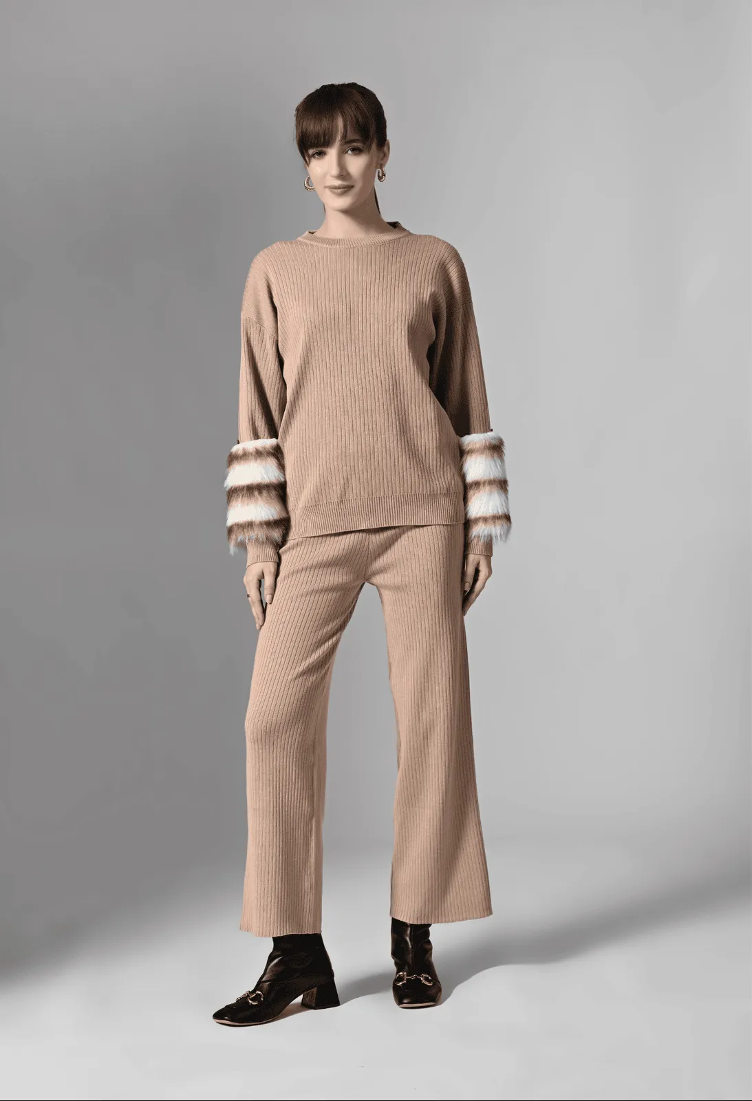 Pankh Luxe Zaar Wool Set With Detachable Fur Sleeve