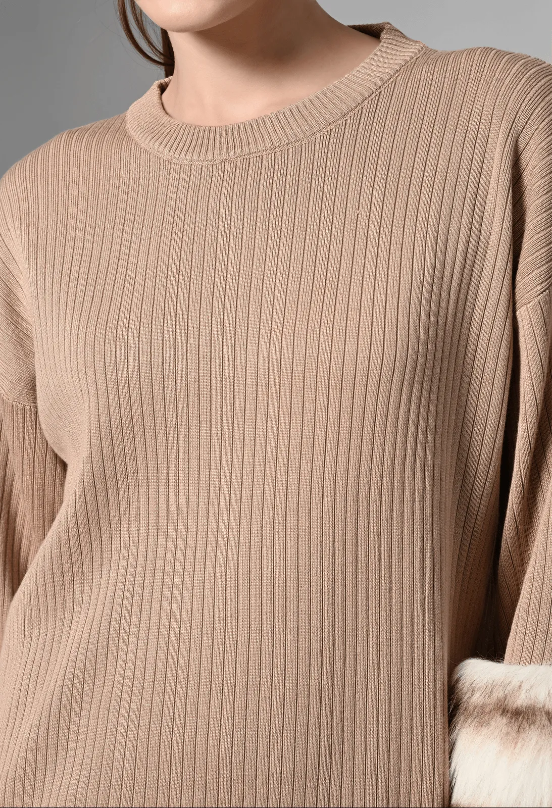 Pankh Luxe Zaar Wool Set With Detachable Fur Sleeve