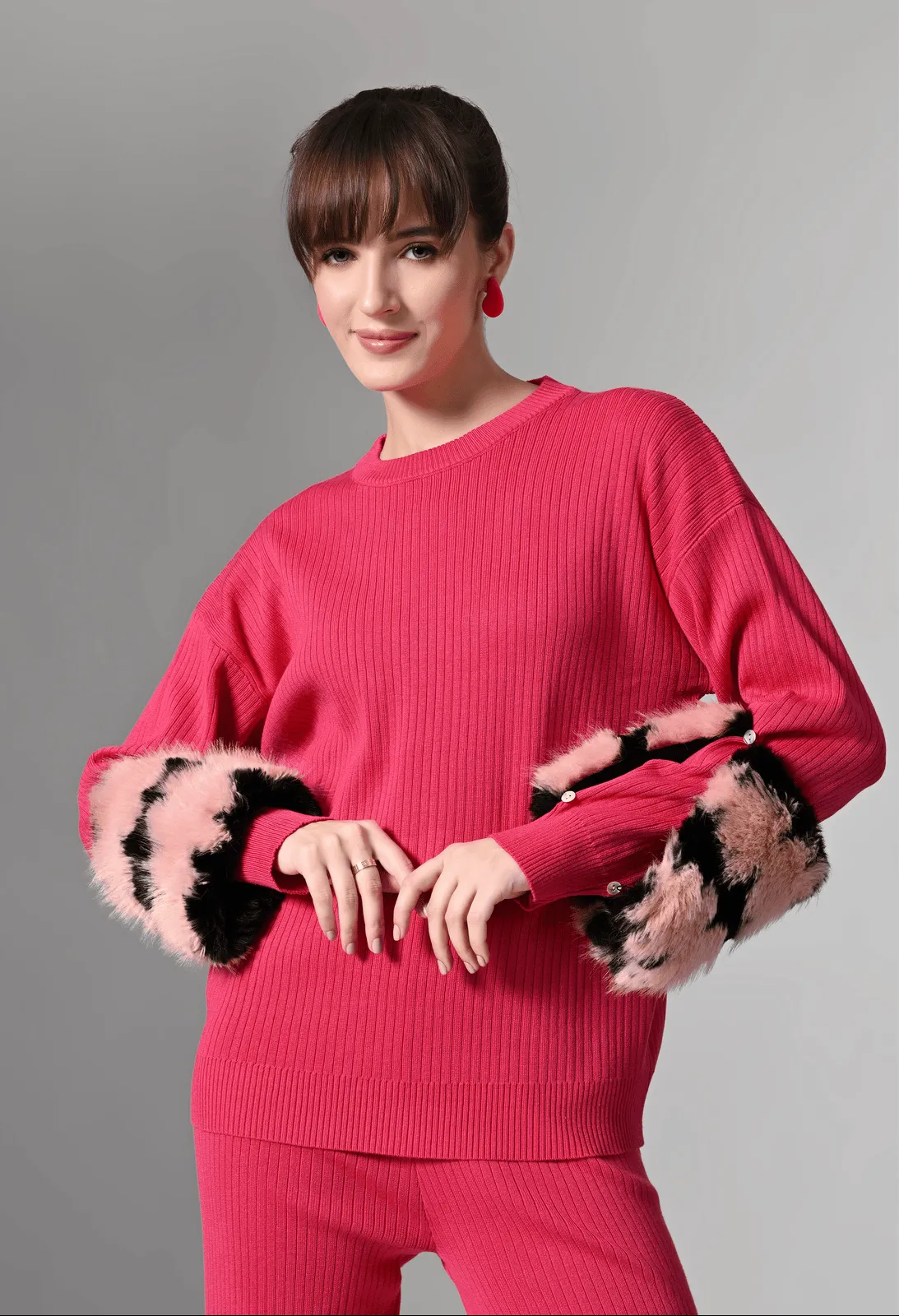 Pankh Luxe Zaar Wool Set With Detachable Fur Sleeve