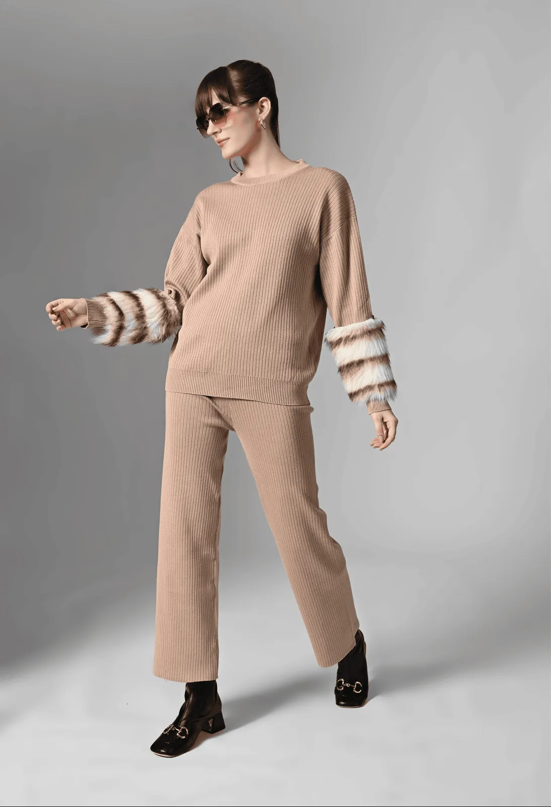 Pankh Luxe Zaar Wool Set With Detachable Fur Sleeve