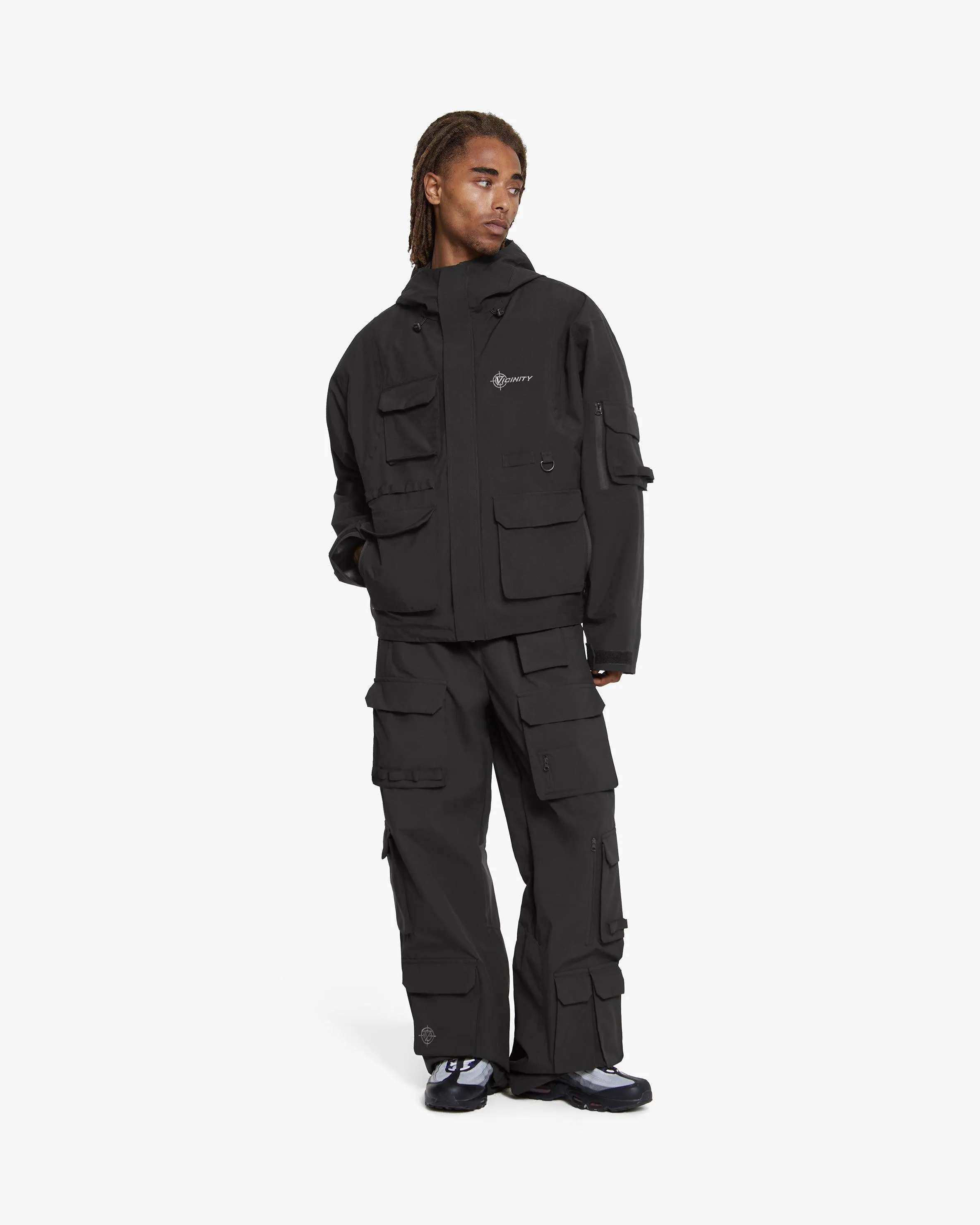 WINDBREAKER BLACK